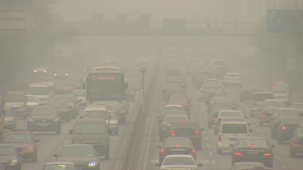 China's smog too much for expats