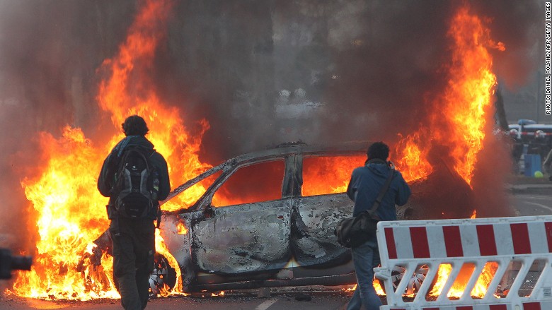 frankfurt protests fire