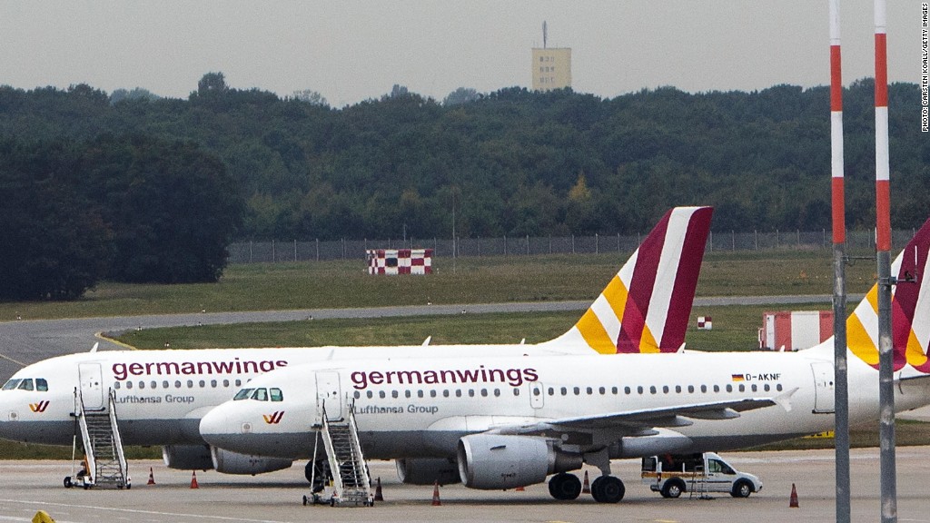 Germanwings flight 9525 crashes in France