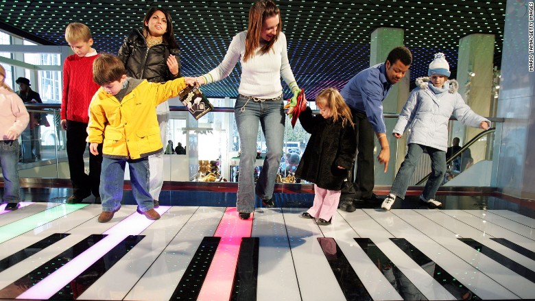 fao schwarz piano