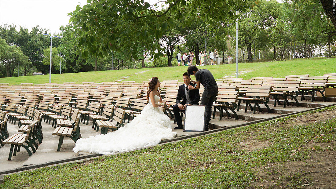 taiwanese bride outdoor shoot