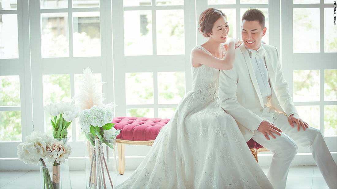taiwanese bride white dress duo