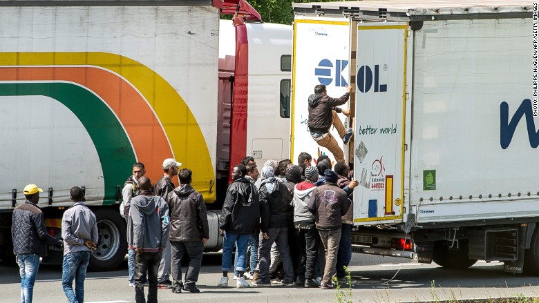 migrants calais truck