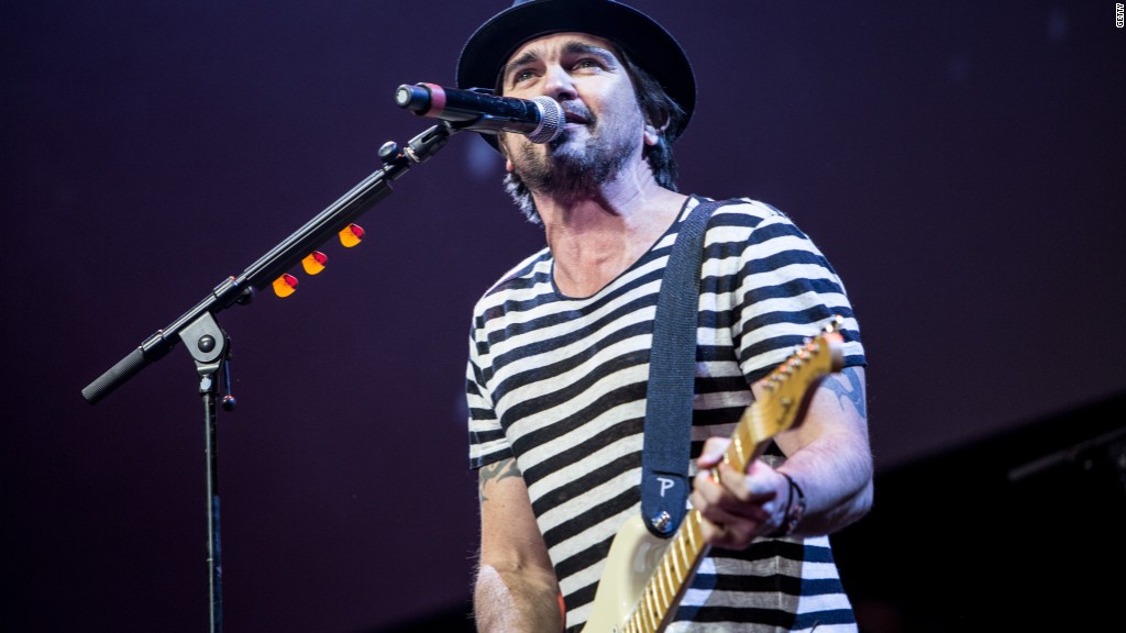 Latino star Juanes to sing for Pope Francis