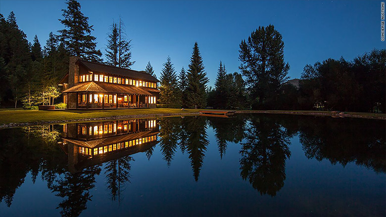 fuld estate exterior night time