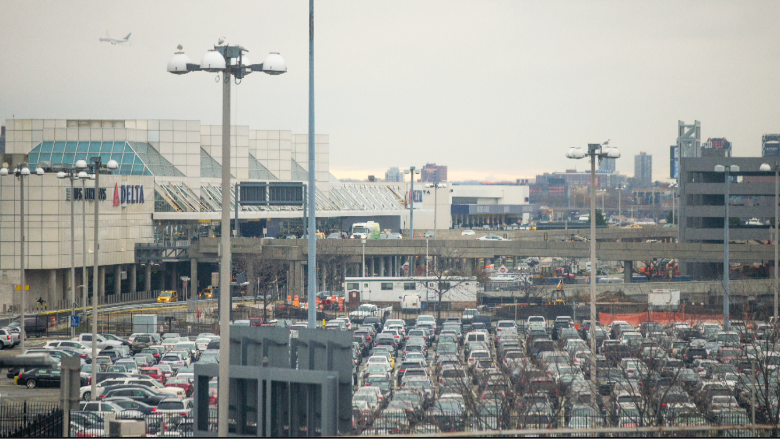 laguardia airport exterior parking