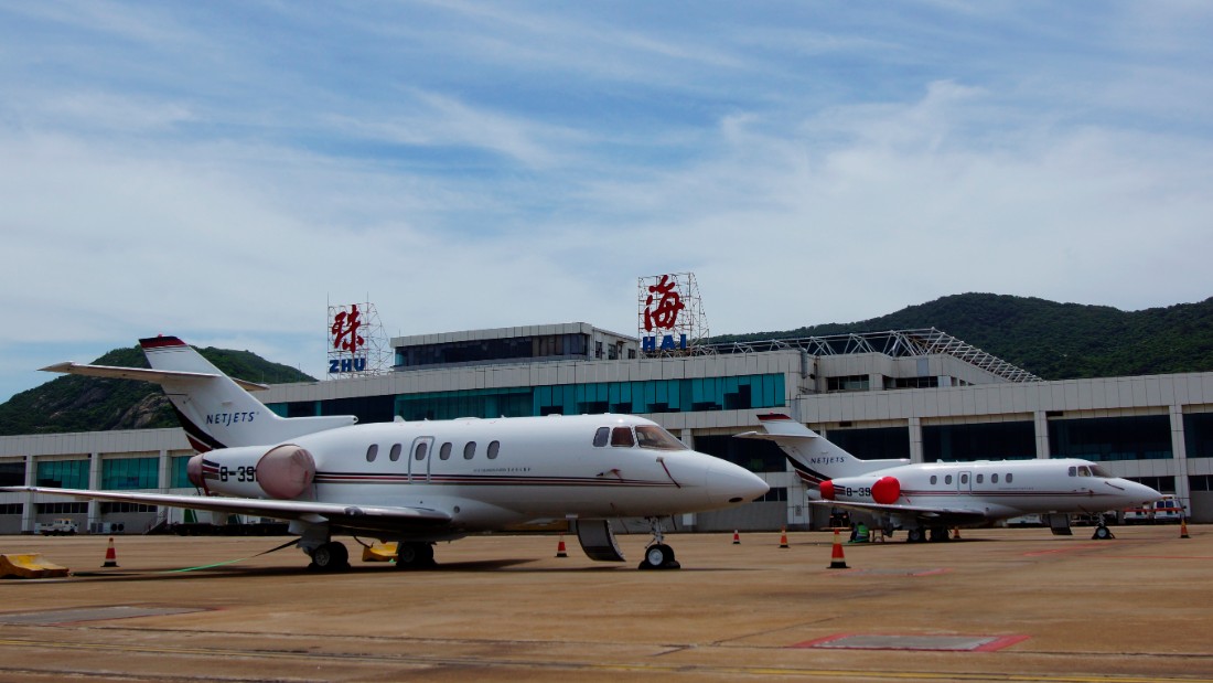 private jets - Netjet Hawker 800 at Zhuha