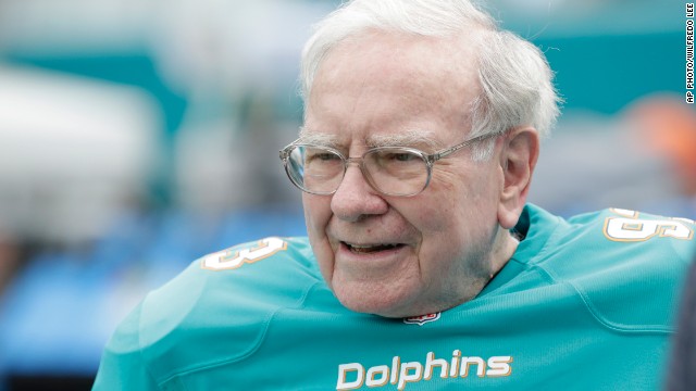 Warren Buffett shows up at Lions game wearing an Ndamukong Suh