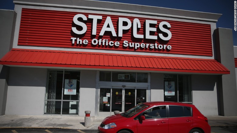 staples thanksgiving closing