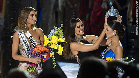 Steve Harvey Mistakenly Crowns The Wrong Miss Universe 2015