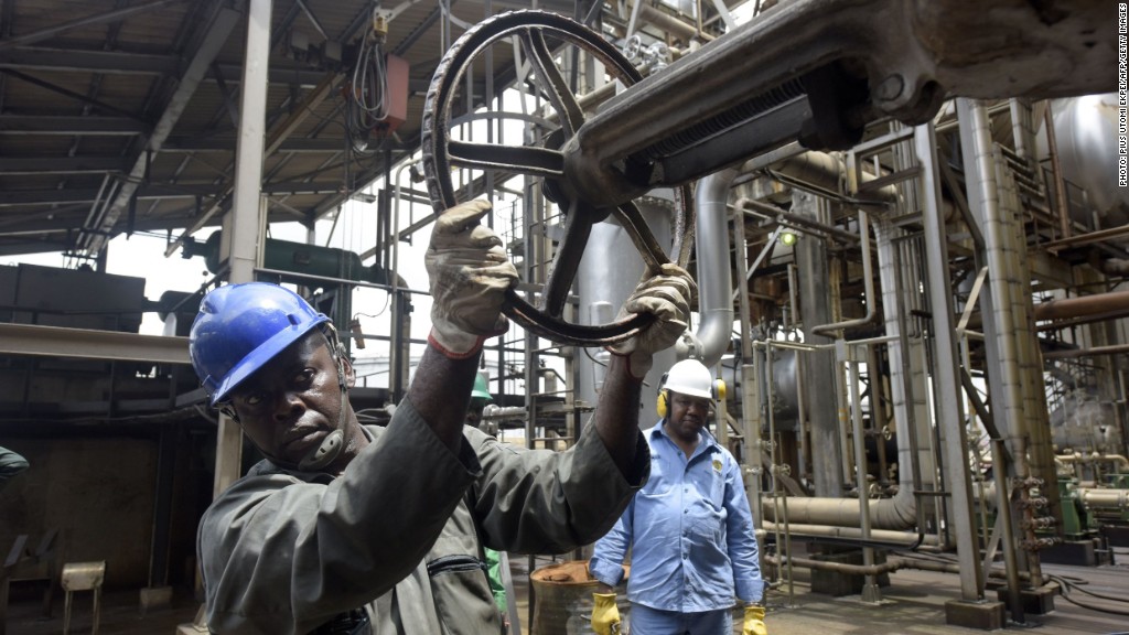 Falling oil prices hit Nigeria's economy