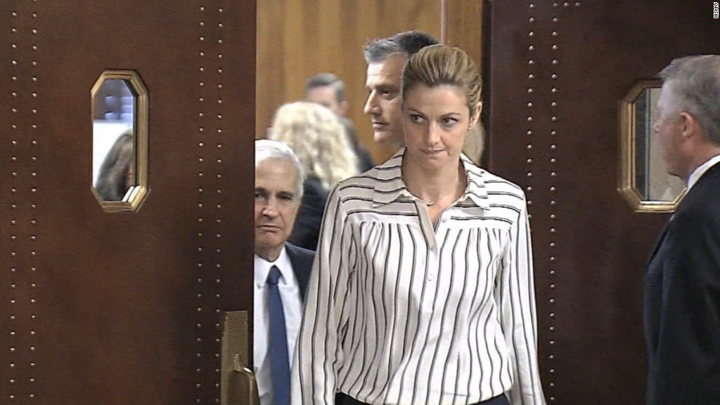 Erin Andrews sues hotel over stalker videos