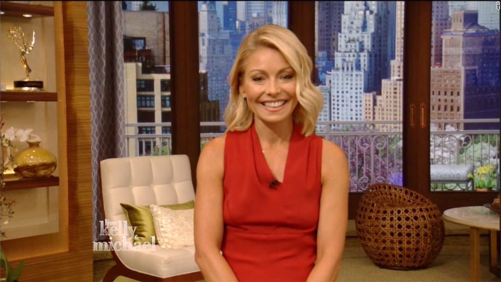 Kelly Ripa returns to 'Live'