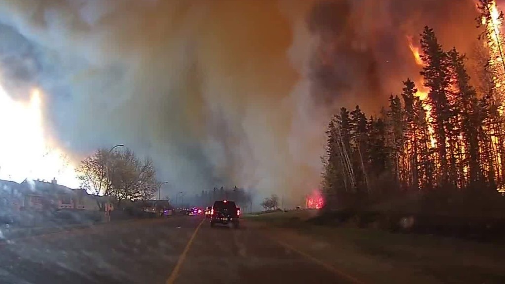 Man records harrowing fire evacuation in Canada