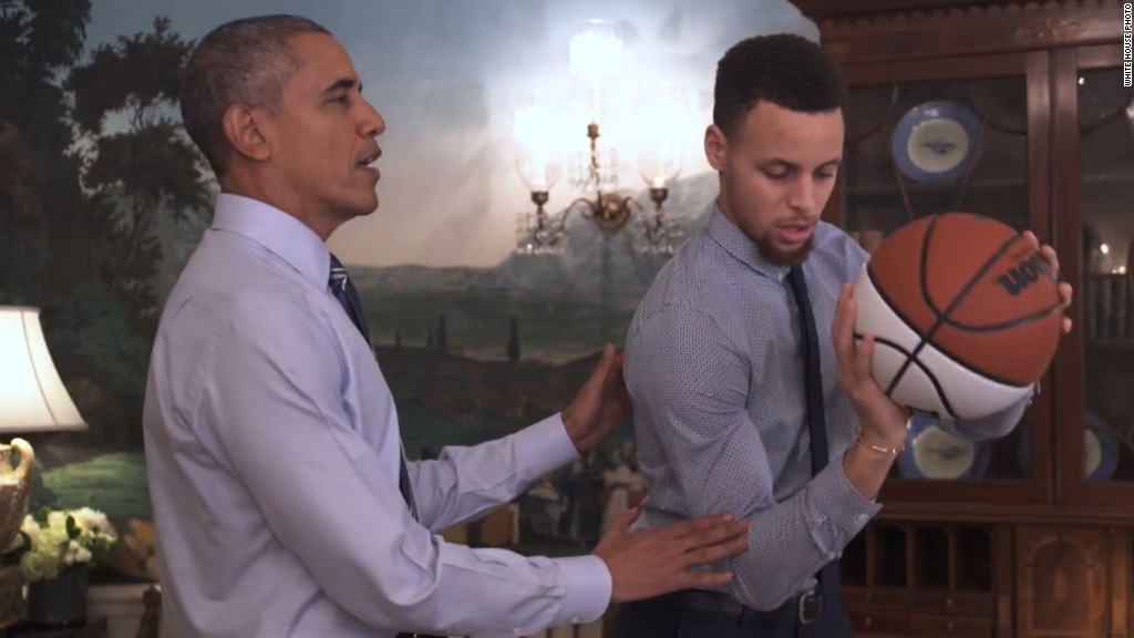 Obama helps Stephen Curry with his jump shot