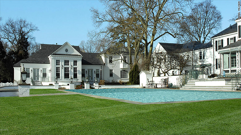 trump greenwich mansion pool