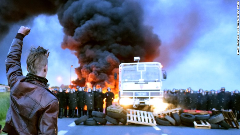 France road blockade 