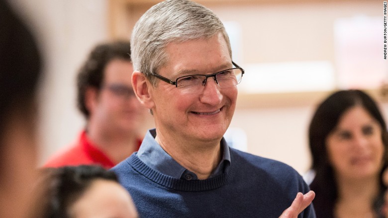 tim cook claps