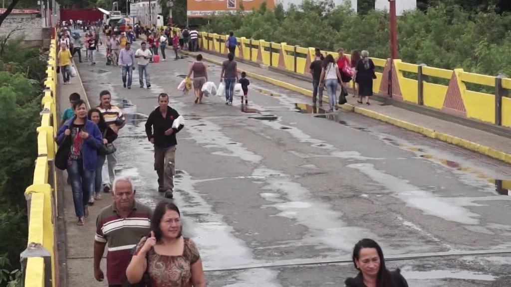 Venezuelans cross into Colombia to get food