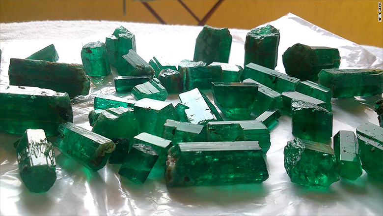 aria gems raw emeralds