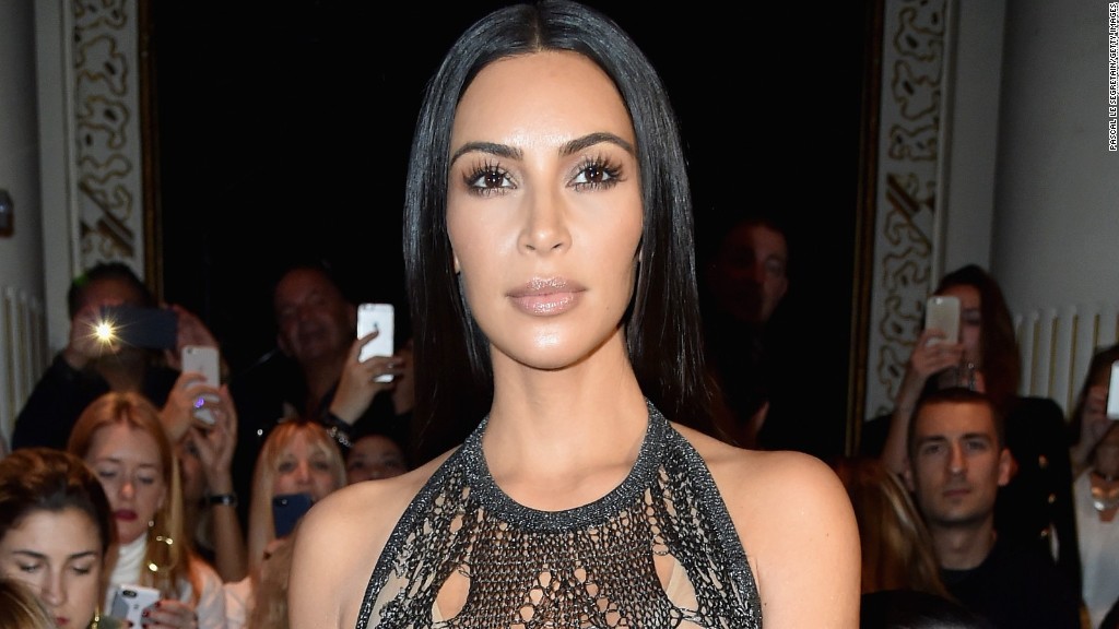 Kim Kardashian West robbed at gunpoint