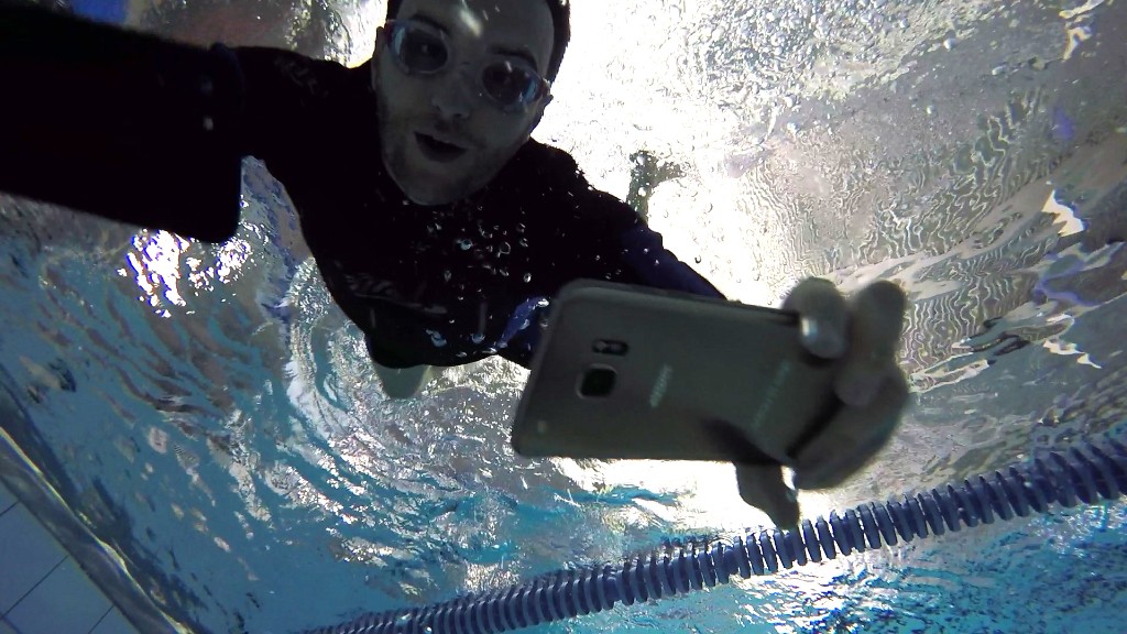 iPhone 7 vs. Galaxy S7: The underwater challenge