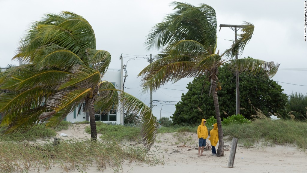 Hurricane Matthew reaches Florida's coast