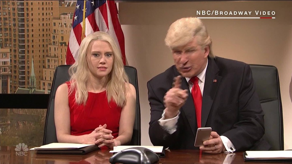 'SNL' mocks Trump's Twitter use 