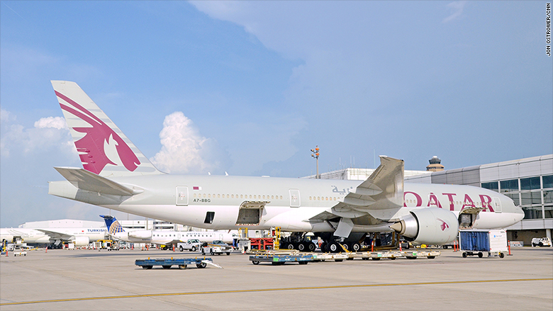 qatar airways boeing 777 airplane