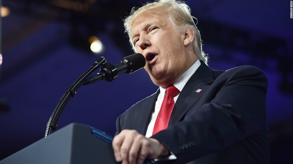 Trump opens CPAC speech with media bashing