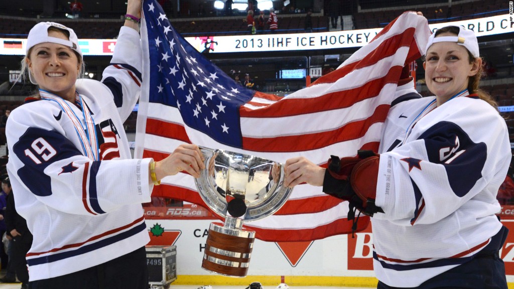 U.S. women's hockey team strike in pay protest