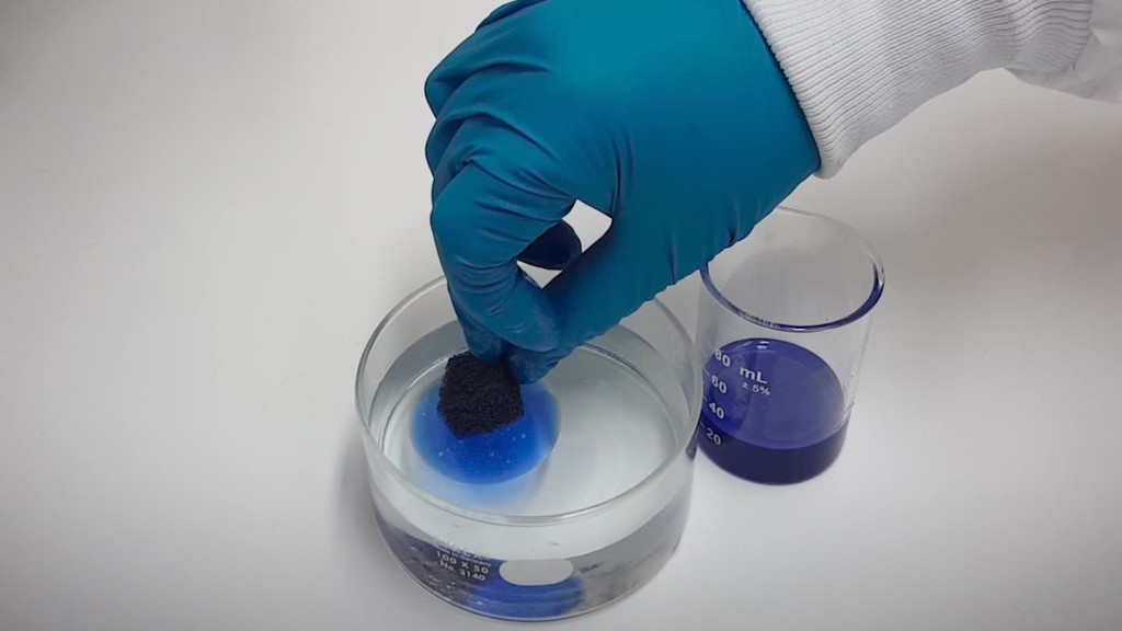 New sponge could help clean up oil spills