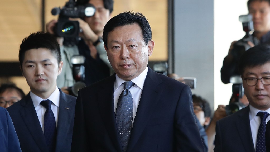 Lotte Billionaire Boss Jailed For 30 Months For Bribery In South Korea 7576