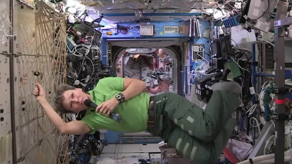 Woman sets U.S. record for most days in space