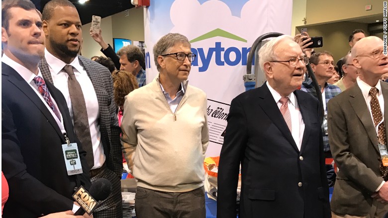 buffett berkshire annual meeting paper toss