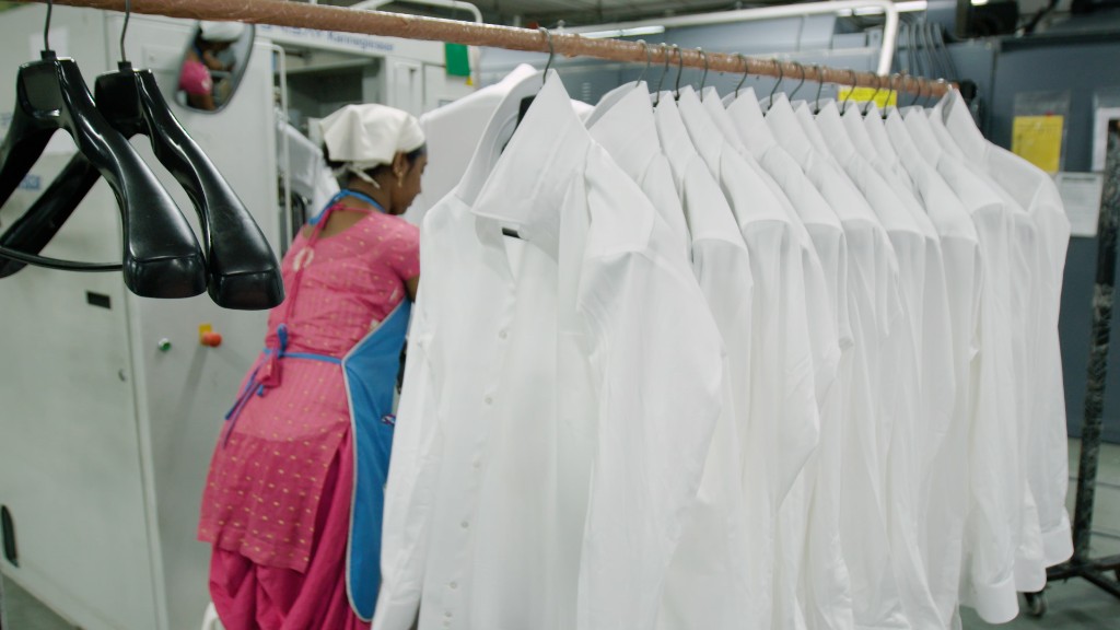 Watch 350 balls of cotton turn into a shirt