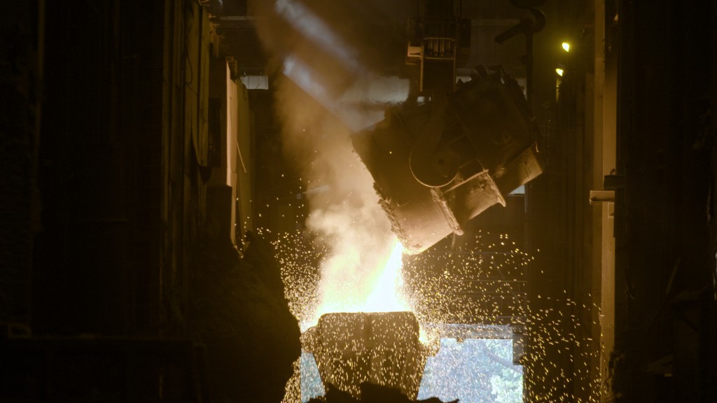 Watch rock turn into steel at 3,000 degrees 