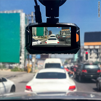 Lyft and Uber Dash Cam: Here's Why Drivers Are Using Them