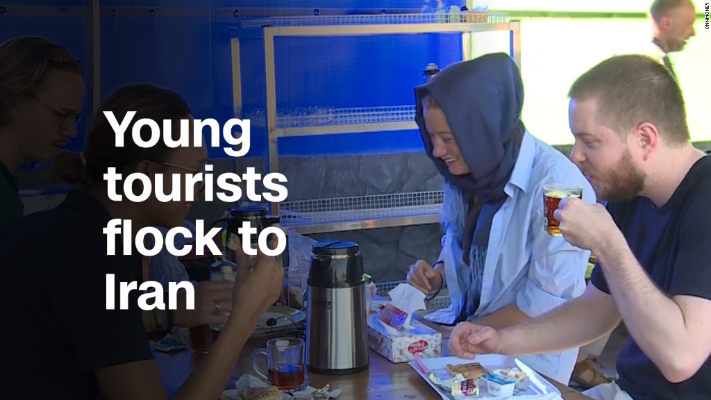 Young tourists flock to Iran