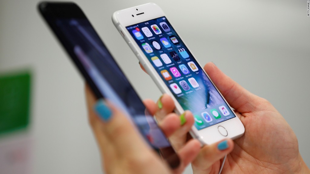 Apple apologizes for iPhone slowdowns