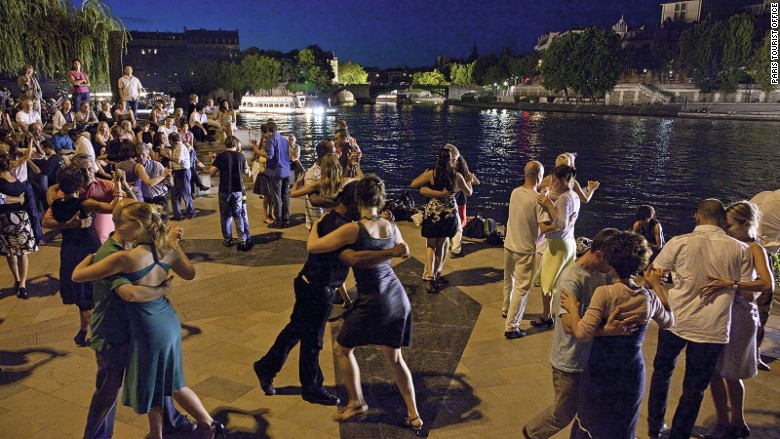 Paris guide to living like a local dancing Seine Jardin Tino Rossi