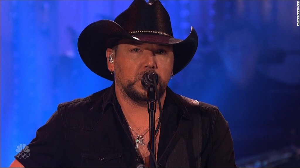 Jason Aldean opens 'SNL' with Vegas tribute