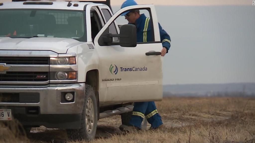 Keystone Pipeline leaks 210,000 gallons of oil