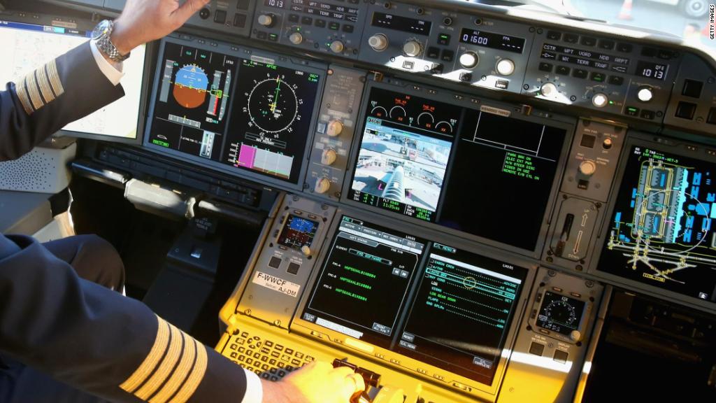 American Airlines has a holiday pilot scheduling crisis