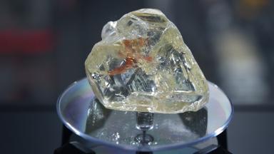 Huge 'peace diamond' fetches a disappointing $6.5 million