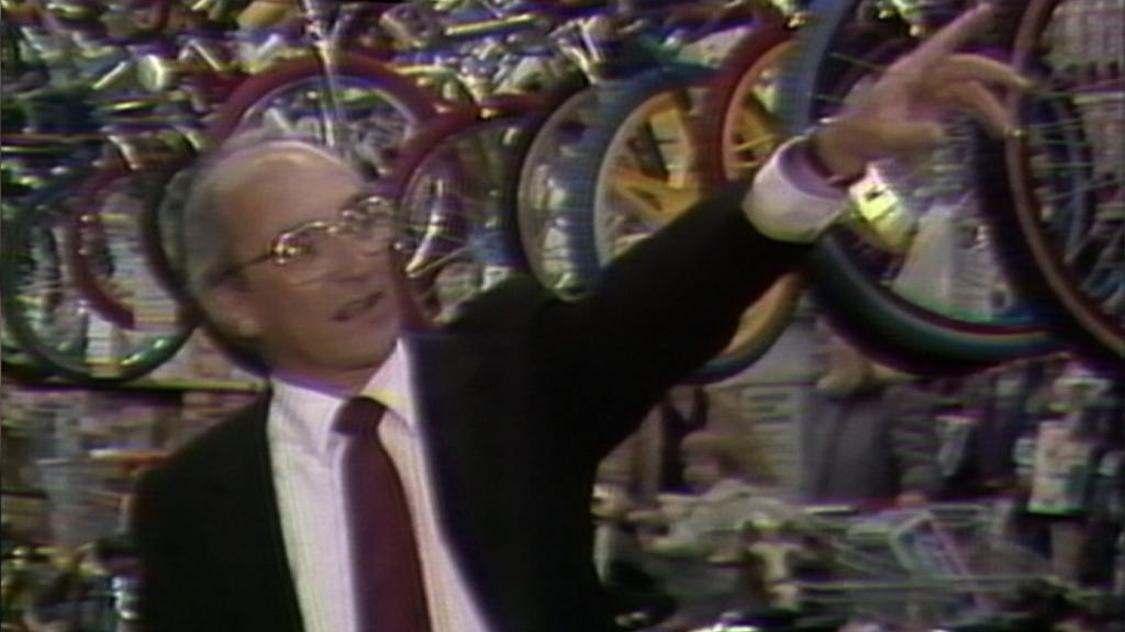 Toys 'R' Us founder dies at 94