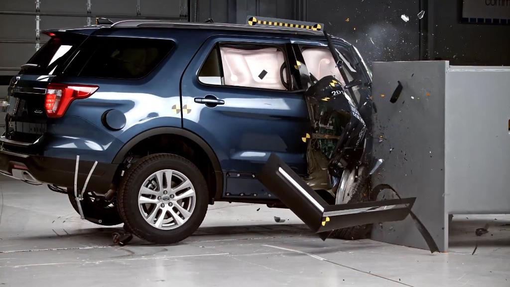 Jeep Grand Cherokee and Ford Explorer flunk crash test
