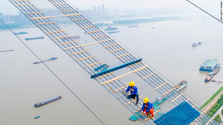 china workers bridge