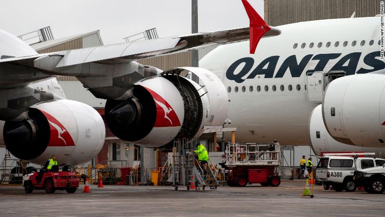 qantas plane sydney airport