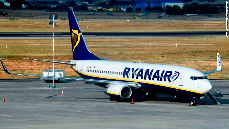 ryanair plane valencia